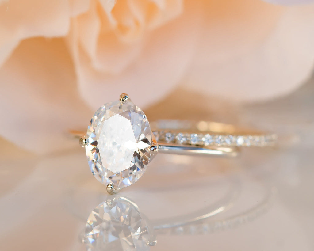 A stunning oval solitaire engagement ring, featuring a sparkling diamond set in a simple and elegant band. The oval-shaped center stone exudes timeless beauty and elegance, making it a classic and sophisticated choice for the perfect proposal
