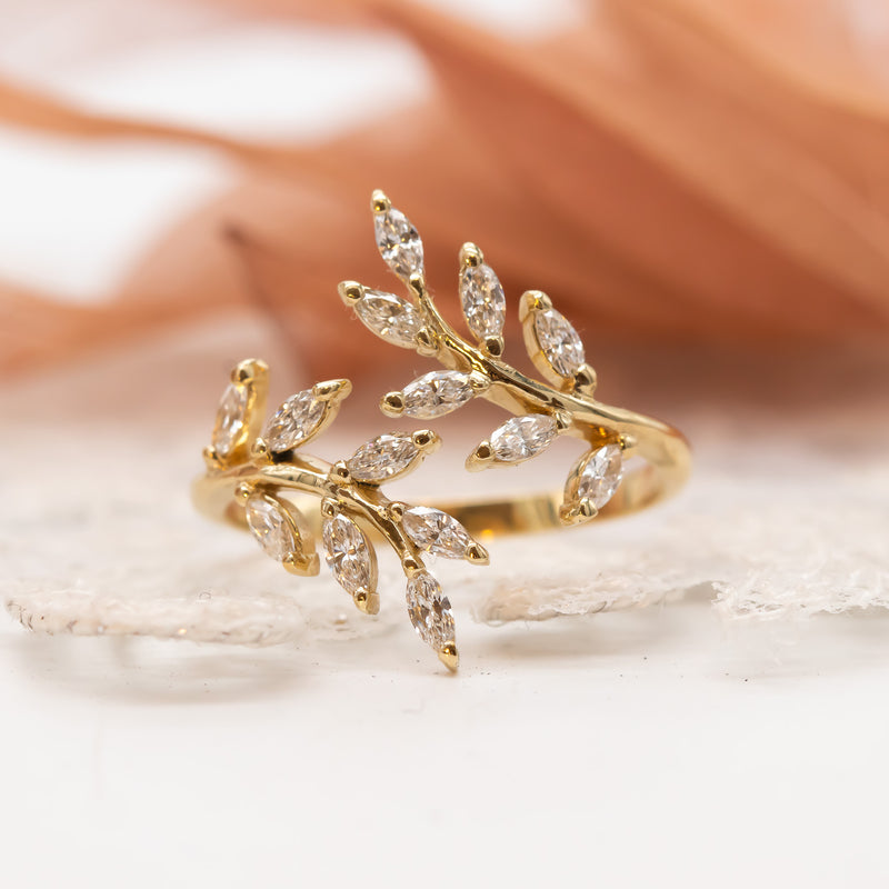 Leaf diamond ring 