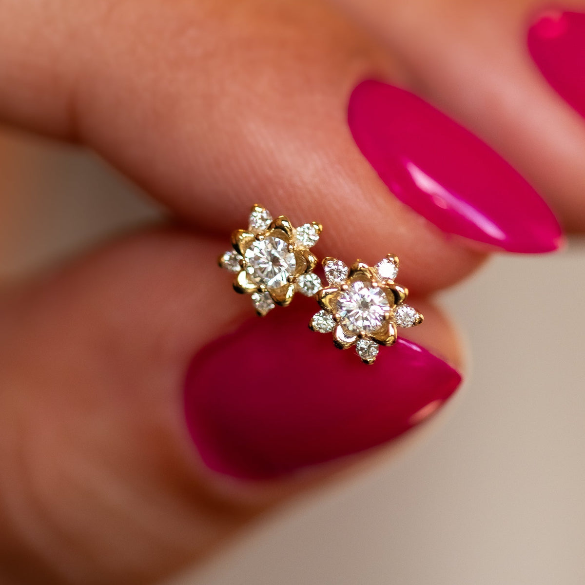 Diamond_flower_stud_earrings