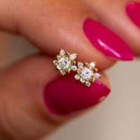 Diamond_flower_stud_earrings