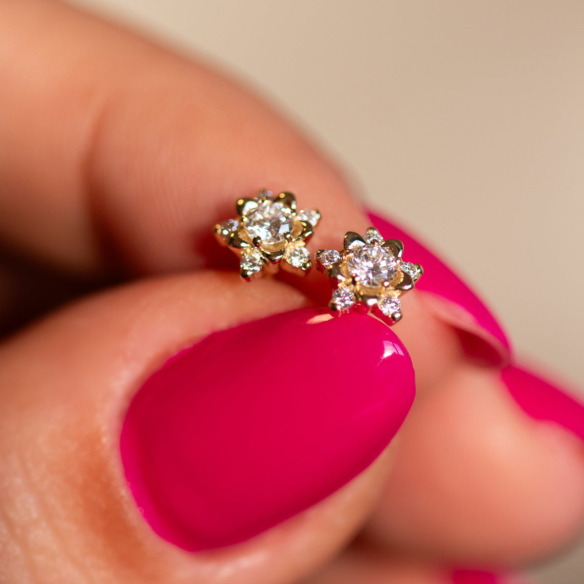 Diamond_flower_stud_earrings