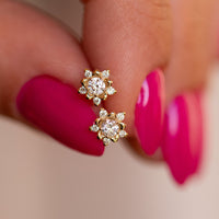 Diamond_flower_stud_earrings