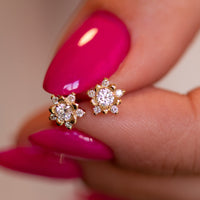 Diamond_flower_stud_earrings
