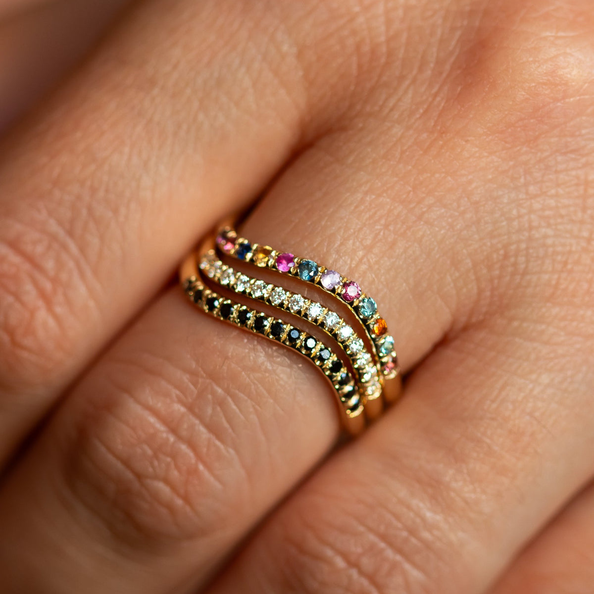 Wave curved Diamond rings in 14k gold