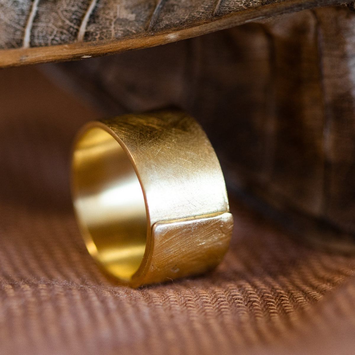Gold Cigar band in brushed matte finish
