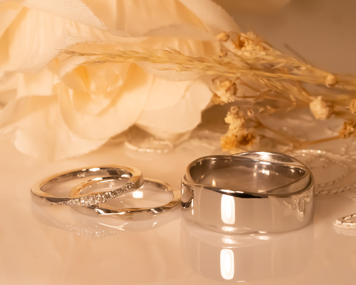 Mobius infinity wide wedding ring set in 14k or 18k gold