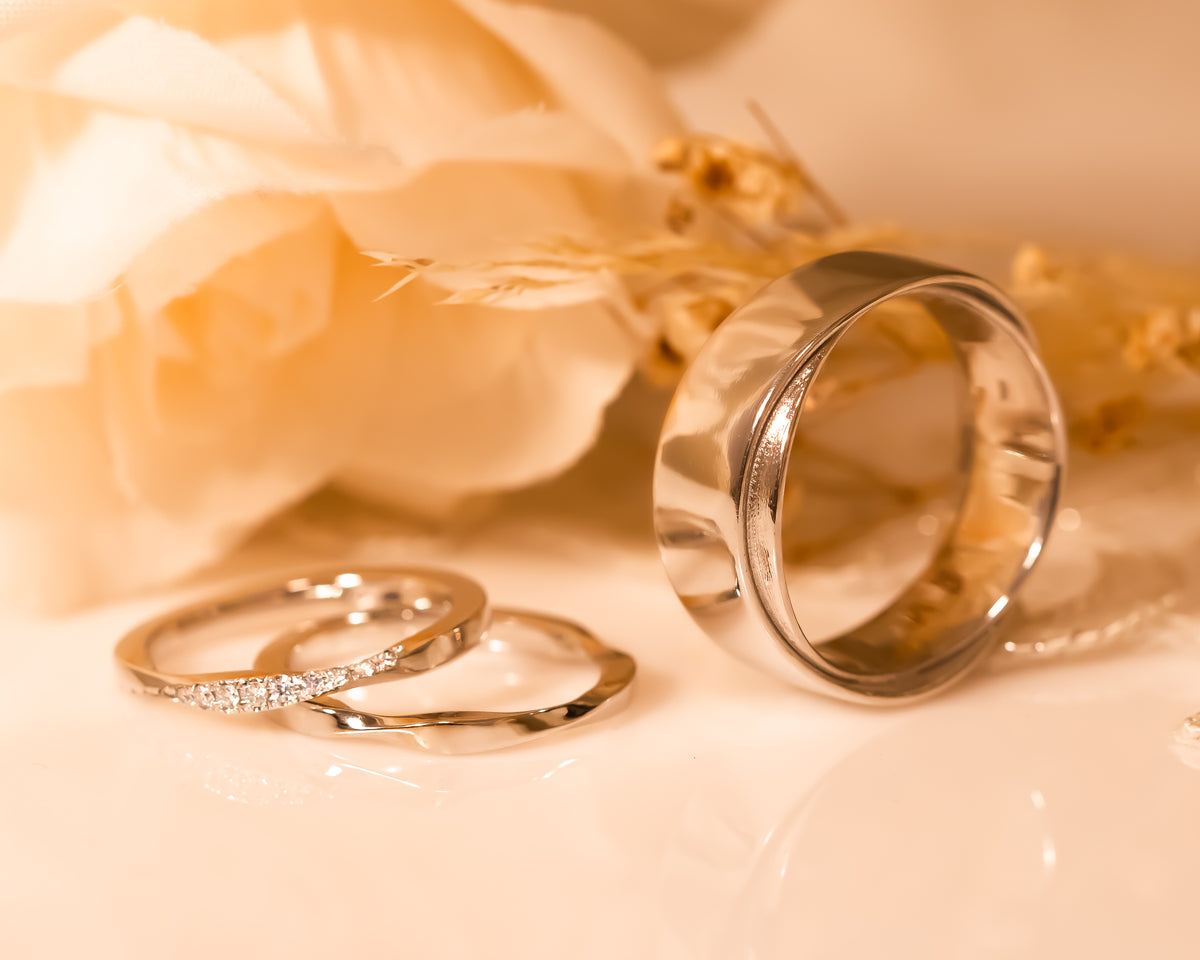 Mobius infinity wide wedding ring set in 14k or 18k gold