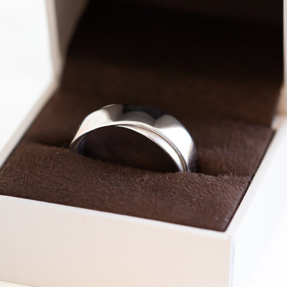 Mobius infinity wide wedding ring set in 14k or 18k gold