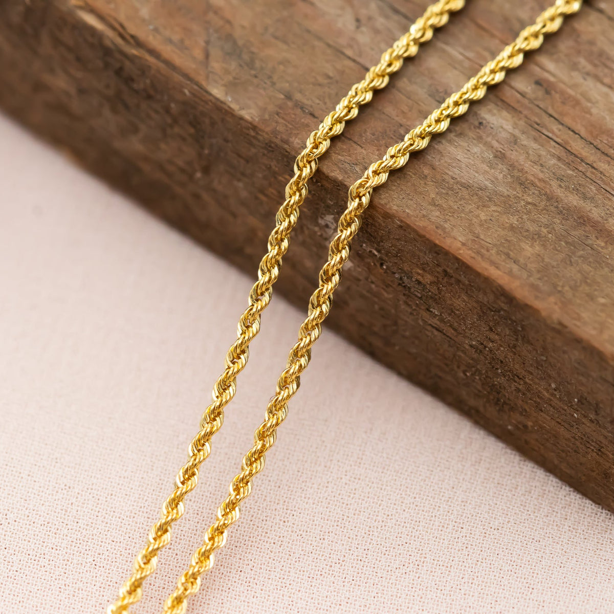Rope chain necklace in 14k gold