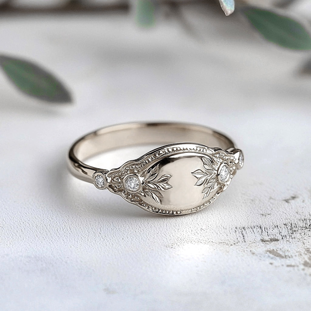 Seraphina - Floral Vintage Diamond Signet Gold white Ring