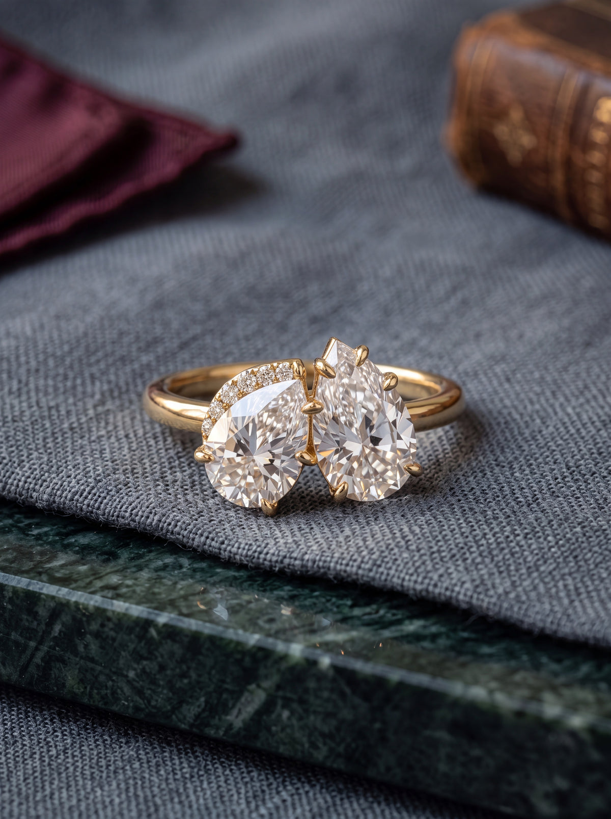 Sonder Toi et Moi diamond engagement ring in yellow gold