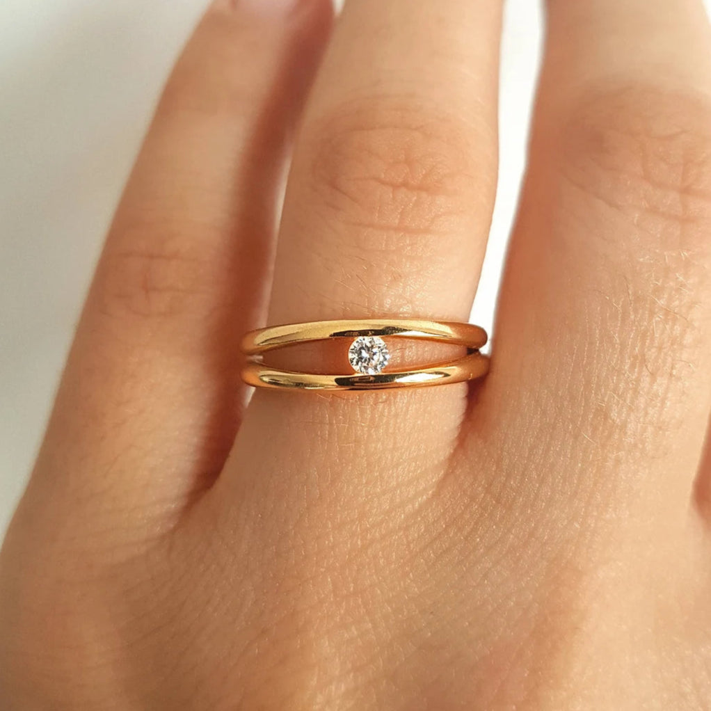 Split shank engagement ring, Split shank diamond gold ring