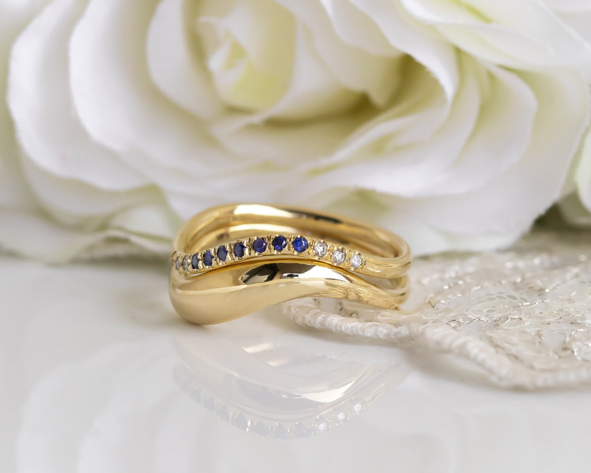  סיון לוטן תכשיטים - Diamond and Sapphire Ring Set, Sapphire eternity band, Diamond eternity band, sapphire wedding set, Diamond wedding ring set, Bridal ring set, Sapphire ring, Diamond wedding band, diamond wave ring, gold wave rings - Sivan Lotan Jewelry - סיון לוטן - טבעת ספיר, טבעת יהלומים, טבעת גל,סט טבעות, טבעת נישואין עם יהלומים, טבעת נישואין עם ספיר, טבעת איטרניטי, טבעת משובצת, טבעת זהב עם אבנים