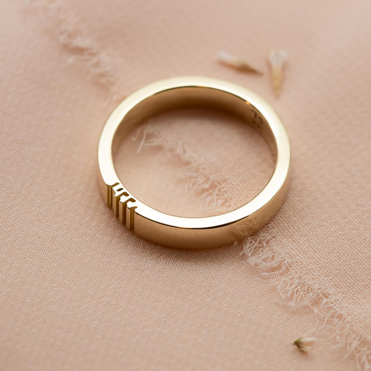 HINENI Ring - Hebrew Here I Am Ring, Solid 14K Gold Hineni / הנני word Ring Band, Hebrew Ring, Jewish Wedding Gift, Symbolic Ring.
14k gold Hineni ring engraved with הנני – a minimalist, meaningful Hebrew ring symbolizing presence, faith, and love. Handmade Jewish jewelry.