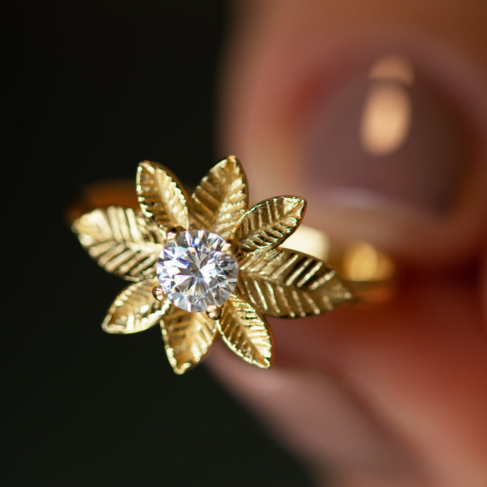 Leaf diamond ring, nature inspired diamond ring, yellow gold leaves engagement ring