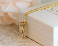 Couple Gold Pendant Necklace - Sivan Lotan Jewelry -   תליון זוג מחובק - סיון לוטן - תכשיטים בעיצוב אישי - תכשיטים מעוצבים - שרשרת זהב