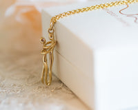 Gold Couple Pendant Necklace - Sivan Lotan Jewelry -   תליון זוג מחובק - סיון לוטן - תכשיטים בעיצוב אישי - תכשיטים מעוצבים - שרשרת זהב