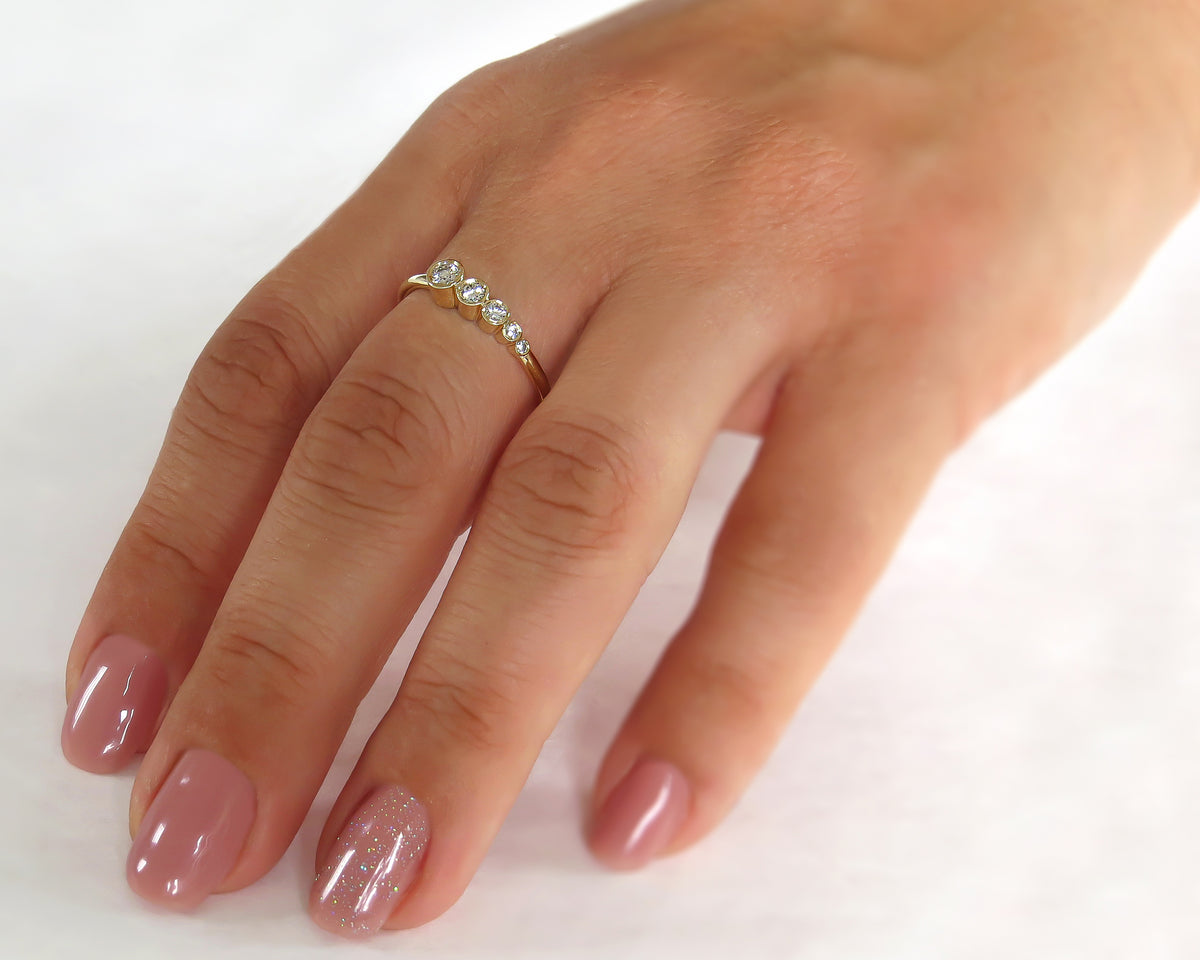 Asymmetric Bezel Diamond Ring - Sivan Lotan Jewelry - סיון לוטן - טבעת יהלומים - טבעת יהלום - טבעת אירוסין - תכשיטים מעוצבים