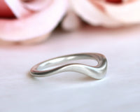 Asymmetric Curved Wave Ring