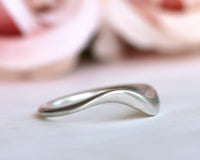 Asymmetric Curved Wave Ring
