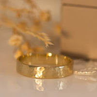 Hammered gold wedding band for men, 14k yellow gold hammered wedding ring for men. 
, טבעת זהב לגבר, טבעת נישואין לגברים, טבעת נישואין מרוקעת 