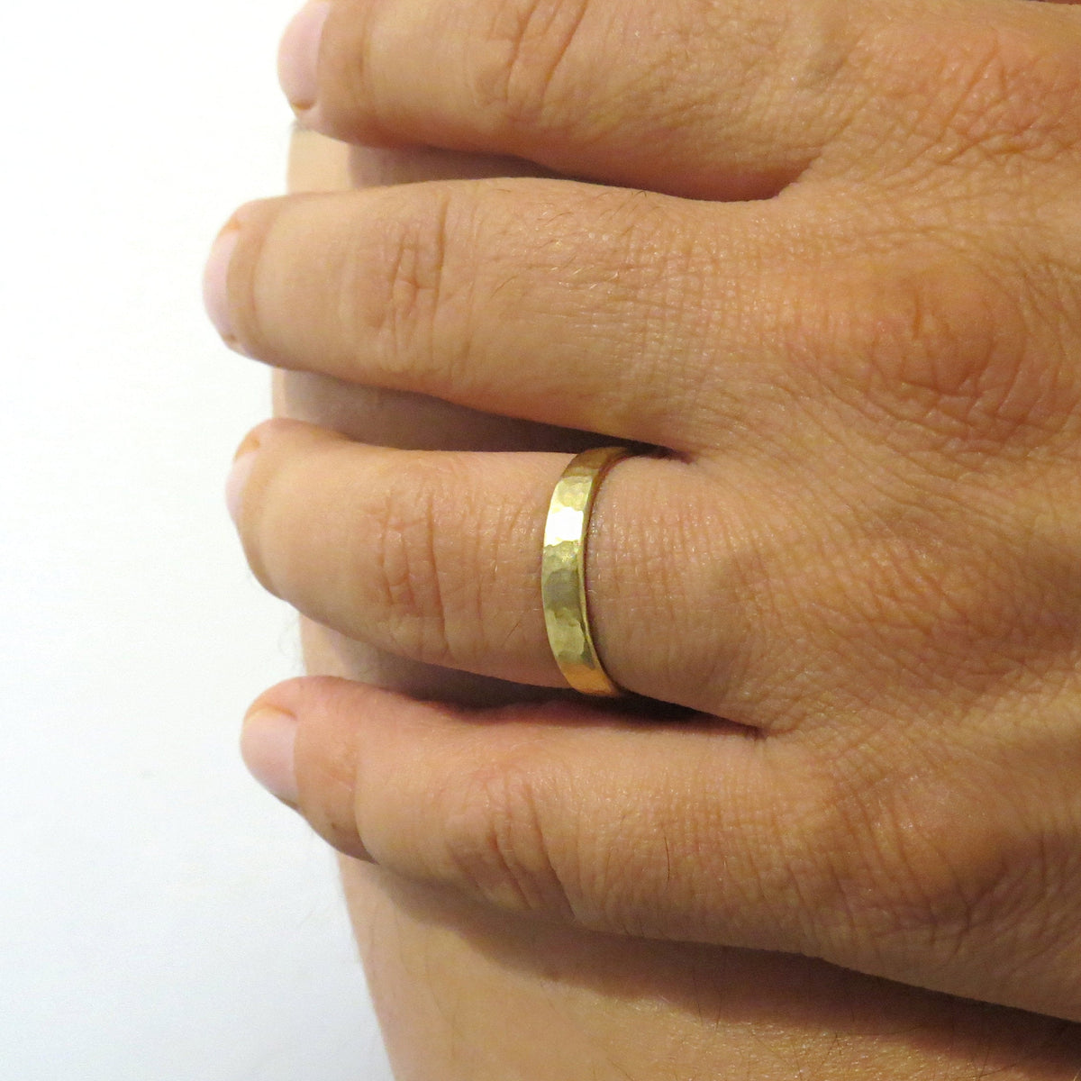 Hammered gold wedding band for men, 14k yellow gold hammered wedding ring for men. 
, טבעת זהב לגבר, טבעת נישואין לגברים, טבעת נישואין מרוקעת 