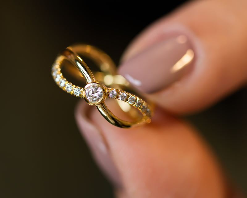 טבעת יהלומים אינפיניטי