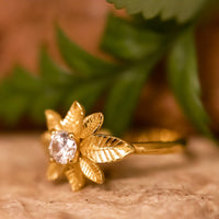 Leaf diamond ring, nature inspired diamond ring, yellow gold leaves engagement ring
