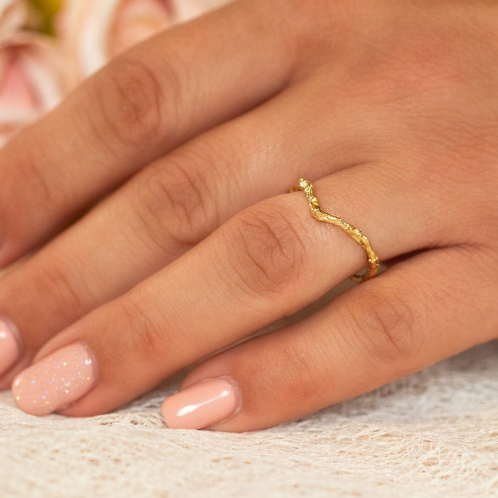 Nature inspired twig gold ring set, v shaped chevron branch textured wedding ring in 14k or 18k gold 