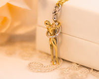 Gold Couple Pendant Necklace - Sivan Lotan Jewelry -   תליון זוג מחובק - סיון לוטן - תכשיטים בעיצוב אישי - תכשיטים מעוצבים - שרשרת זהב