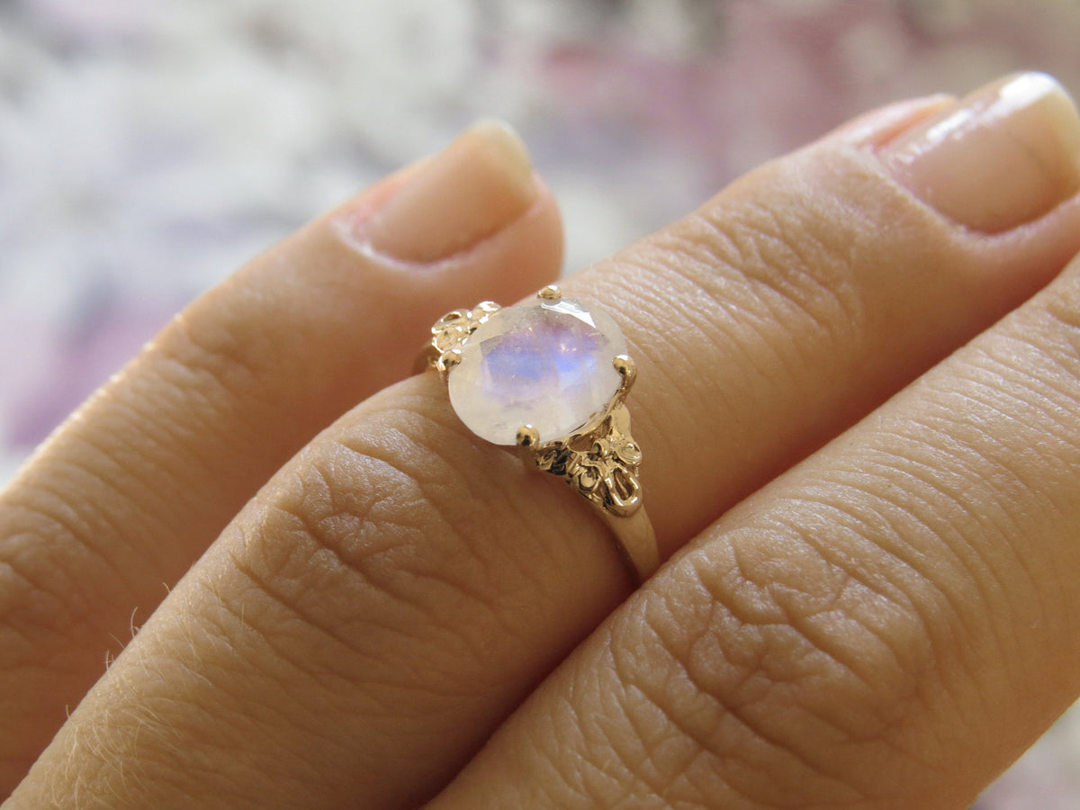Vintage Oval Moonstone Ring