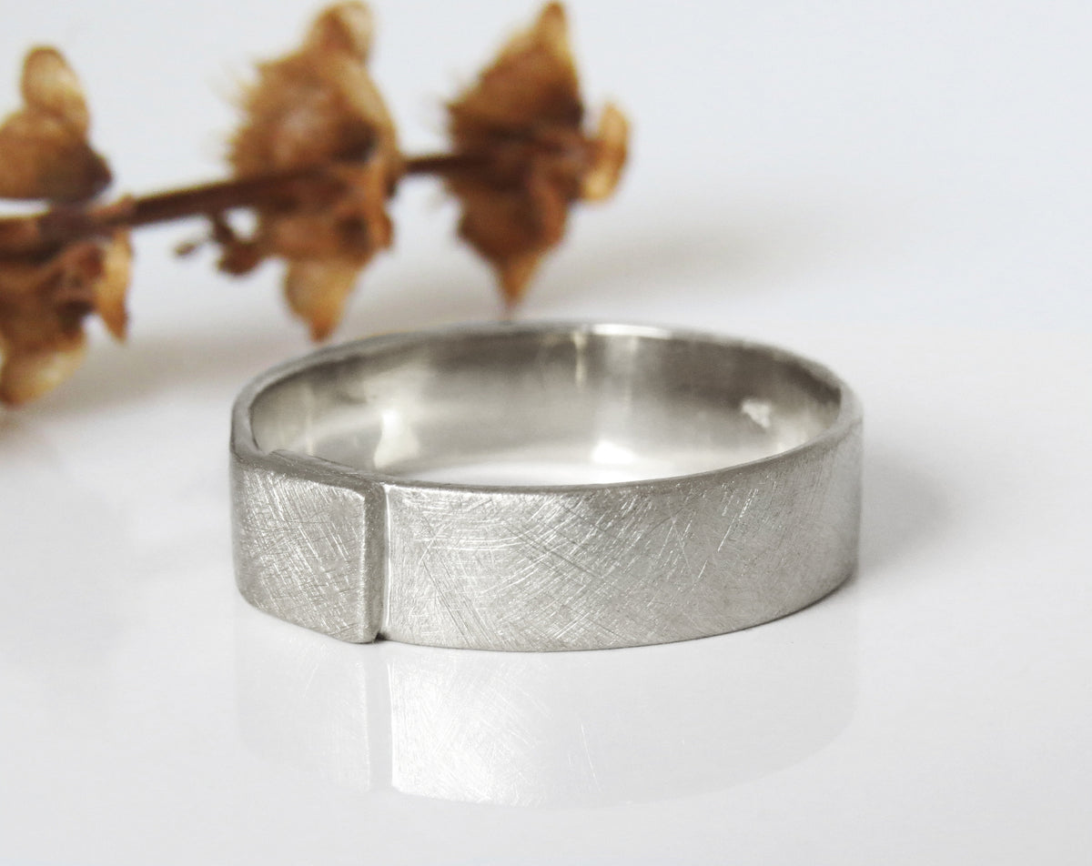 Brushed Men Wedding Band