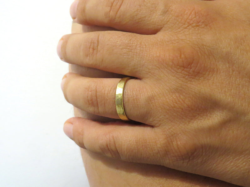טבעת נישואין מרוקעת לגבר