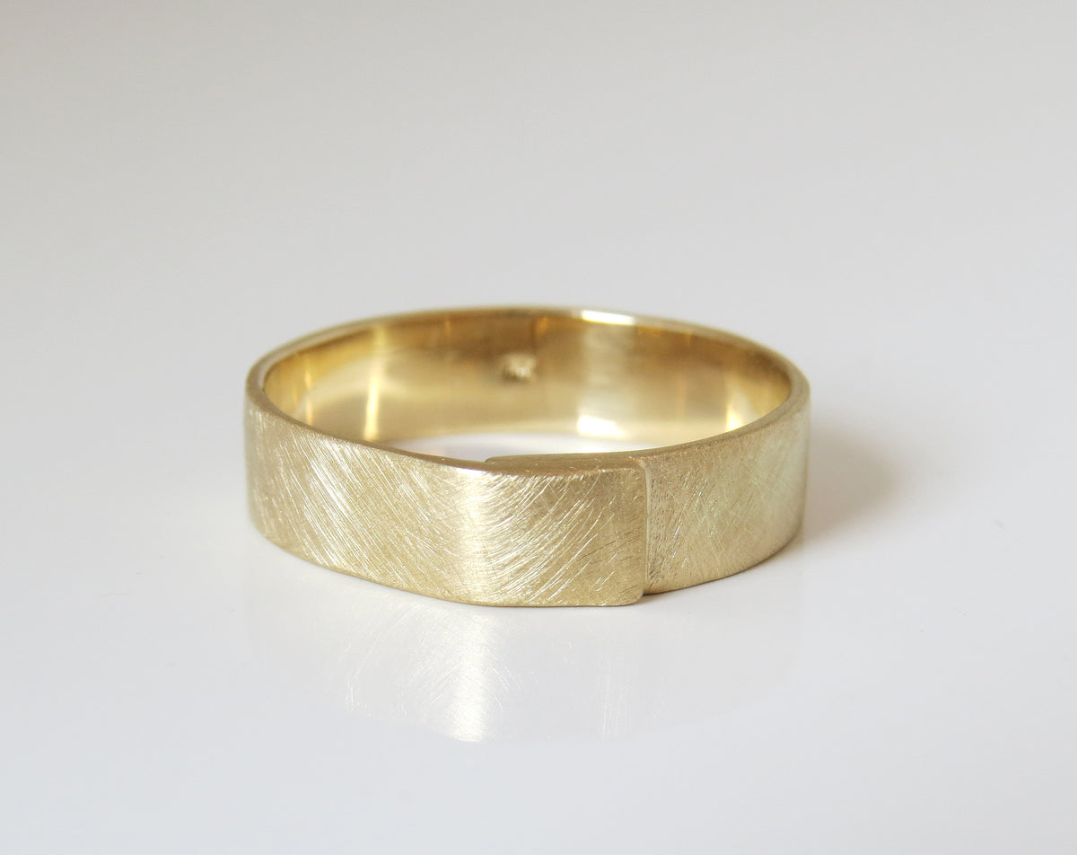 Brushed Men Wedding Band