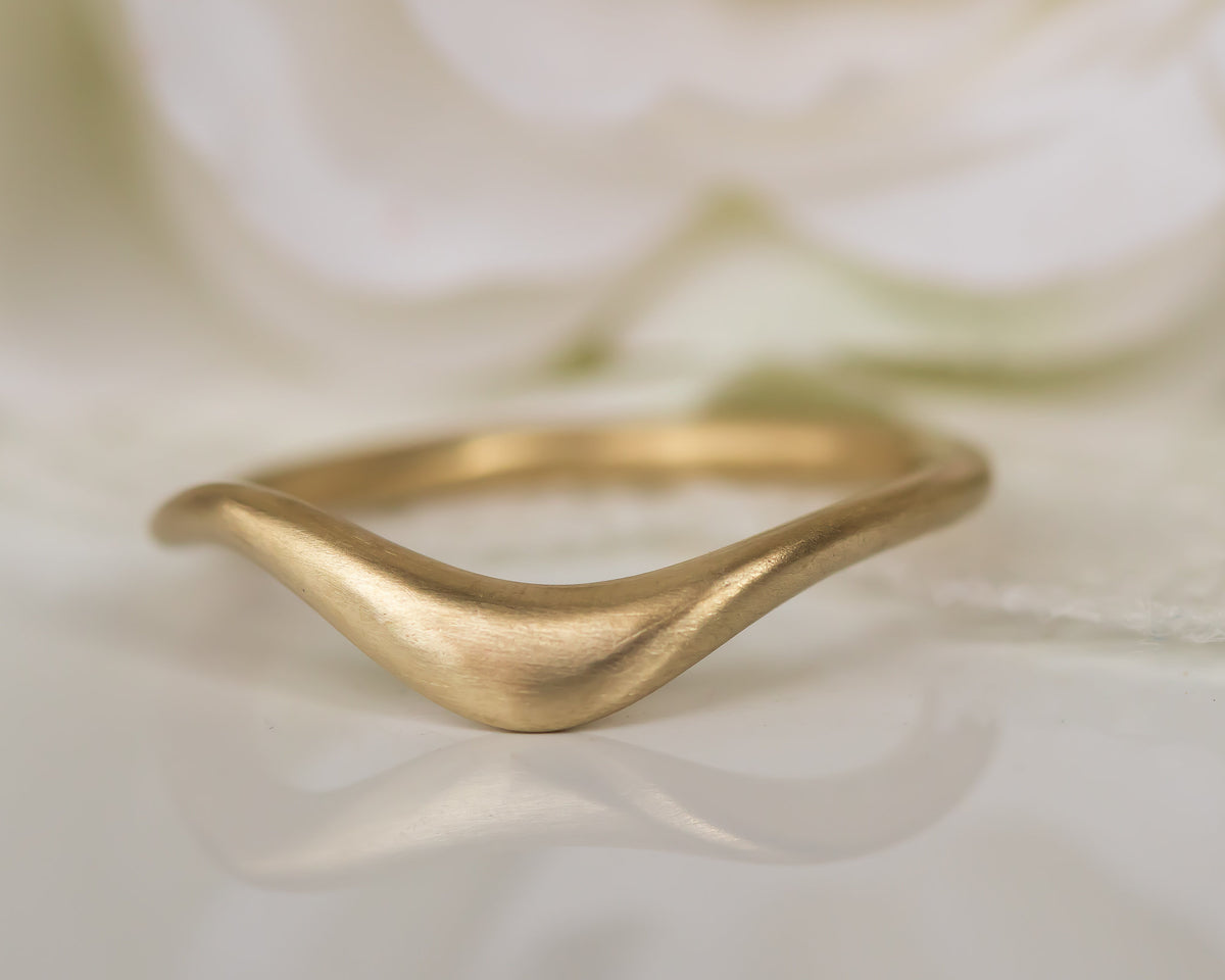 Asymmetrical curved Wedding Band