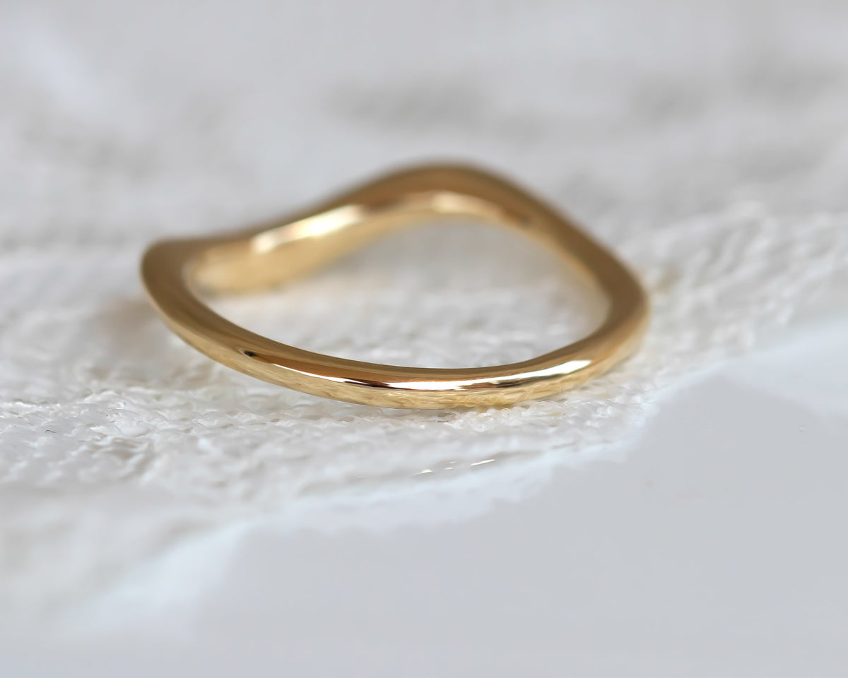Asymmetrical curved Wedding Band