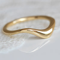 Asymmetrical curved Wedding Band