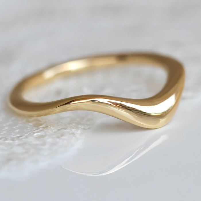 Asymmetrical curved Wedding Band
