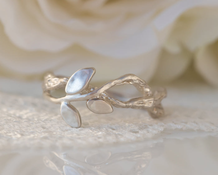 Nature Inspired Ring, Leaves Wedding Ring, Gold Leaf Branch Ring, Wreath Wedding Ring, Leaf Twig Ring, Wedding Band, Vine Ring, Twig Ring