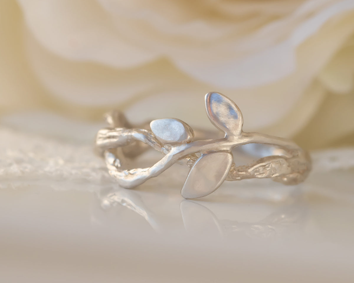 Nature Inspired Ring, Leaves Wedding Ring, Gold Leaf Branch Ring, Wreath Wedding Ring, Leaf Twig Ring, Wedding Band, Vine Ring, Twig Ring