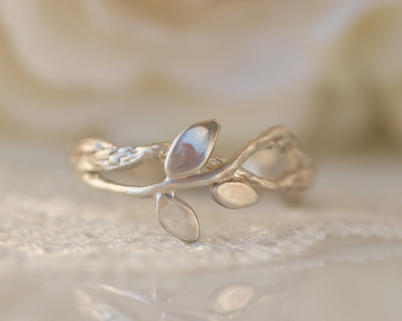 Nature Inspired Ring, Leaves Wedding Ring, Gold Leaf Branch Ring, Wreath Wedding Ring, Leaf Twig Ring, Wedding Band, Vine Ring, Twig Ring