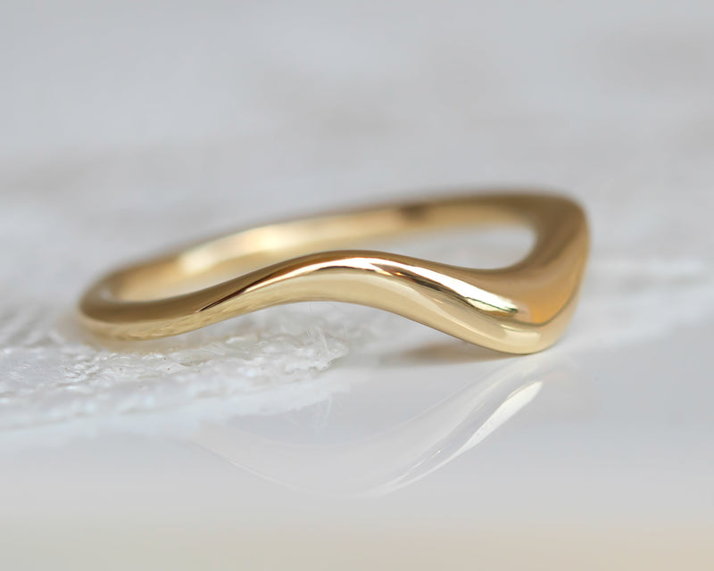 טבעת זהב גל אסימטרית