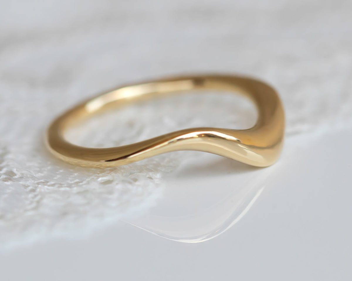 Asymmetrical curved Wedding Band