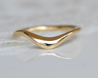 Asymmetrical curved Wedding Band