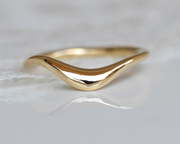 Asymmetrical curved Wedding Band