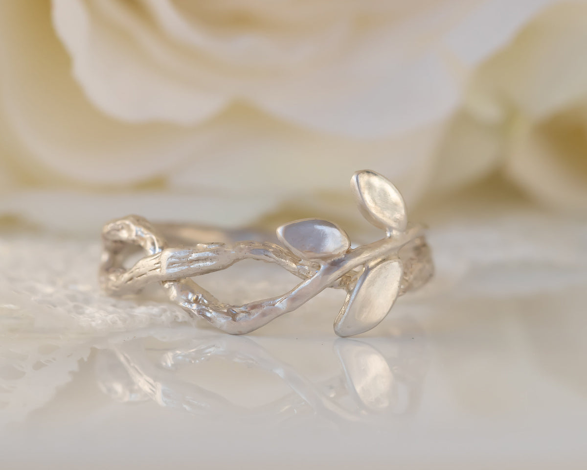 Nature Inspired Ring, Leaves Wedding Ring, Gold Leaf Branch Ring, Wreath Wedding Ring, Leaf Twig Ring, Wedding Band, Vine Ring, Twig Ring