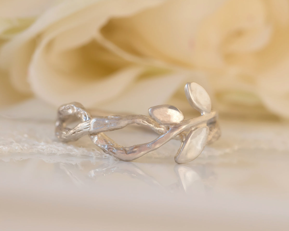 Nature Inspired Ring, Leaves Wedding Ring, Gold Leaf Branch Ring, Wreath Wedding Ring, Leaf Twig Ring, Wedding Band, Vine Ring, Twig Ring