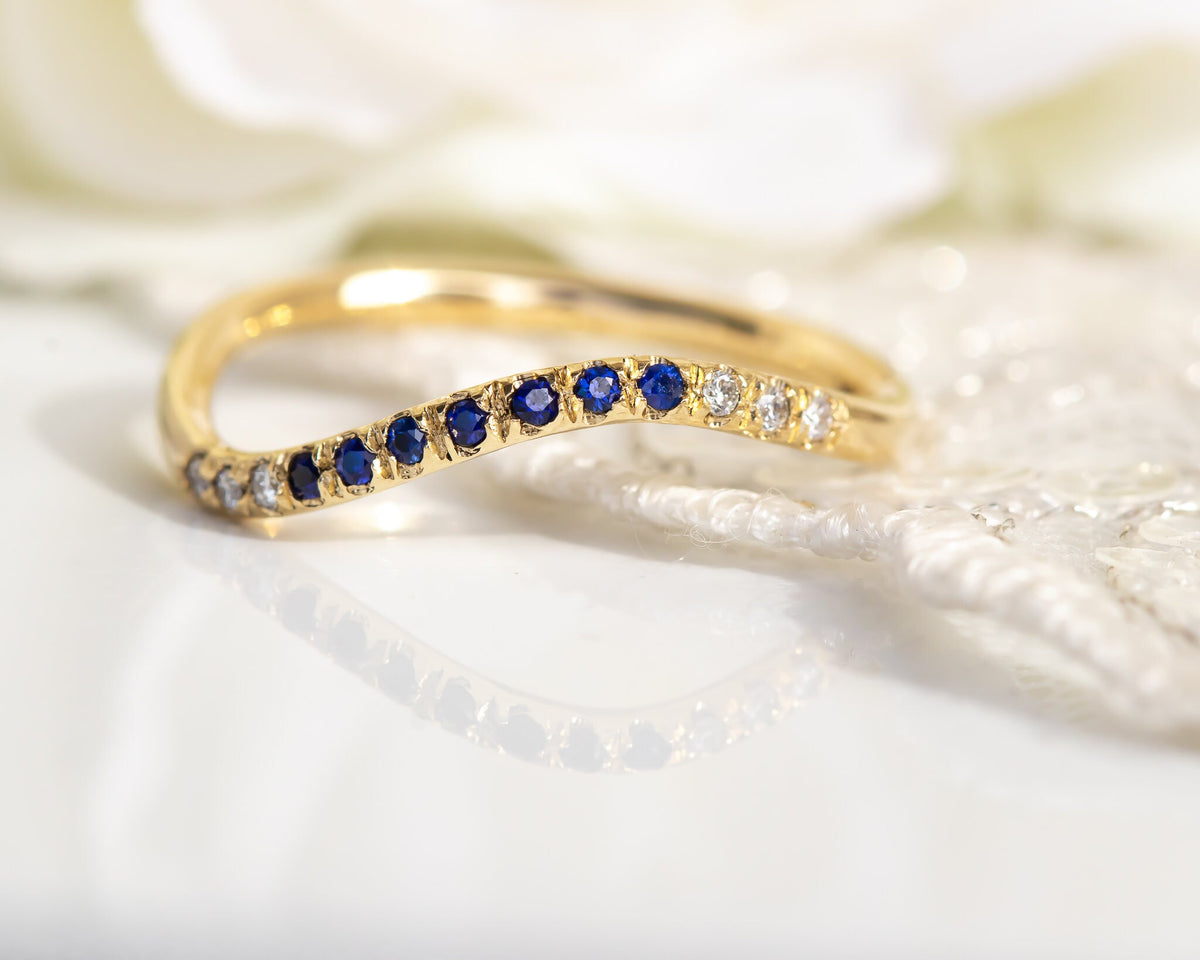  סיון לוטן תכשיטים - Diamond and Sapphire Ring Set, Sapphire eternity band, Diamond eternity band, sapphire wedding set, Diamond wedding ring set, Brudal ring et, Sapphire ring, Diamond wedding band, diamond wave ring, gold wave rings - Sivan Lotan Jewelry - סיון לוטן - טבעת ספיר, טבעת יהלומים, טבעת גל,סט טבעות, טבעת נישואין עם יהלומים, טבעת נישואין עם ספיר, טבעת איטרניטי, טבעת משובצת, טבעת זהב עם אבנים