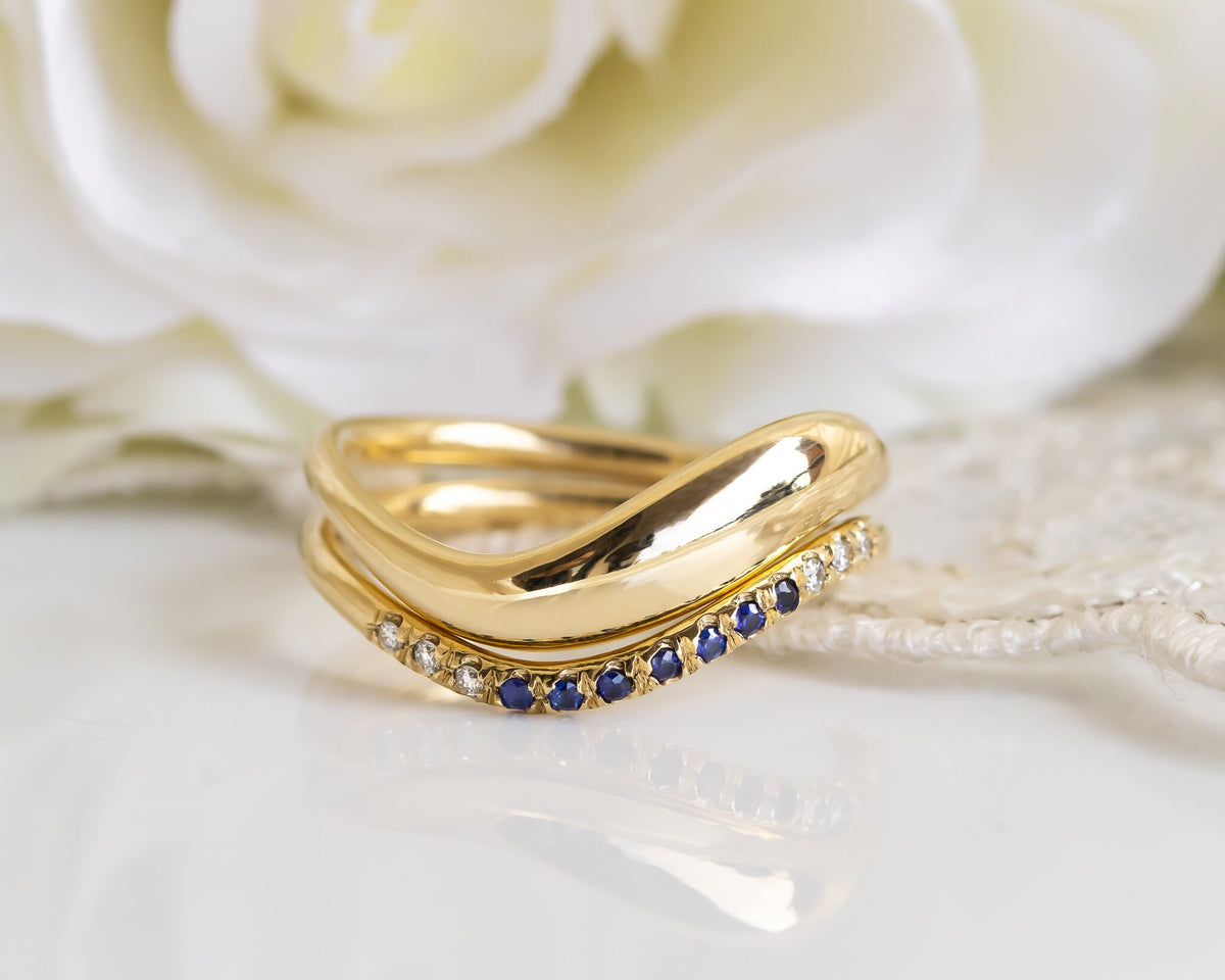  סיון לוטן תכשיטים - Diamond and Sapphire Ring Set, Sapphire eternity band, Diamond eternity band, sapphire wedding set, Diamond wedding ring set, Brudal ring et, Sapphire ring, Diamond wedding band, diamond wave ring, gold wave rings - Sivan Lotan Jewelry - סיון לוטן - טבעת ספיר, טבעת יהלומים, טבעת גל,סט טבעות, טבעת נישואין עם יהלומים, טבעת נישואין עם ספיר, טבעת איטרניטי, טבעת משובצת, טבעת זהב עם אבנים