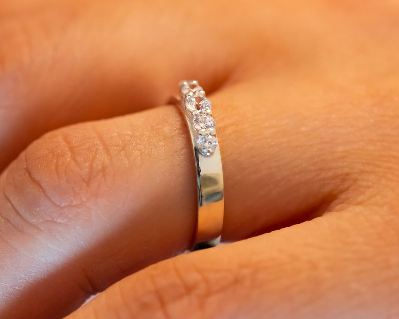 14K White Gold 5 Diamonds Wedding Band, Multi-Diamonds Anniversary Ring for Women, Classy Everyday High Diamonds Stacking Band